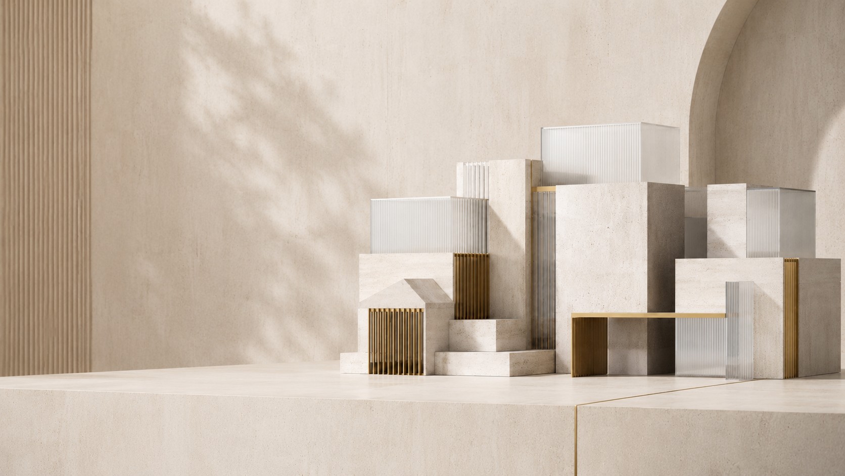 Abstraktes Architekturmodell aus hellem Stein, Glas und Messing als Sinnbild für Immobilien-GbR, Grundstücksgesellschaften und steuerliche Strukturierung