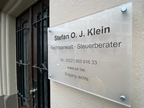 Kanzleischild Stefan O. J. Klein Rechtsanwalt und Steuerberater am Eingang