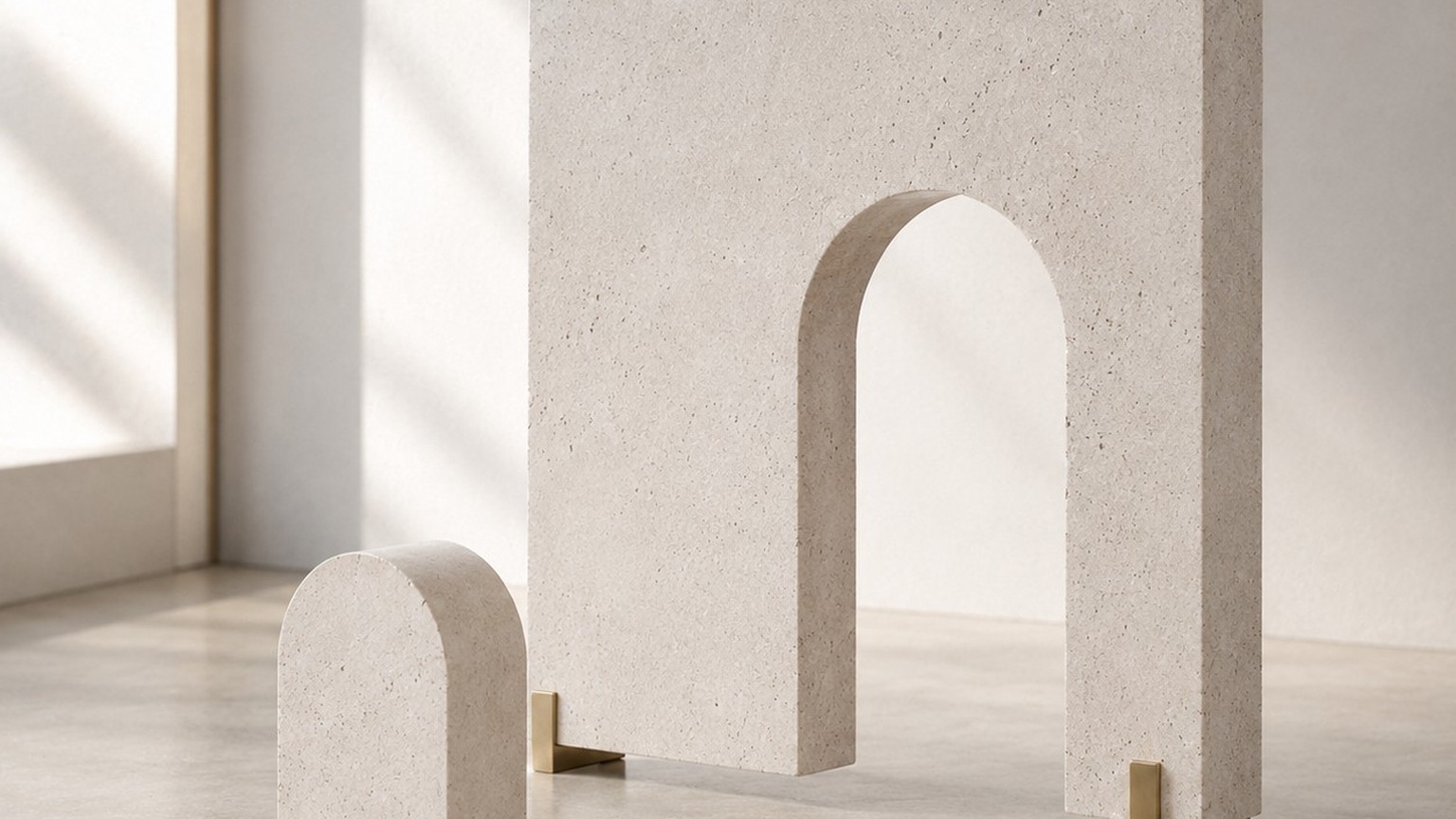 Abstraktes Architekturmodell mit Torbogen als Sinnbild für passende Rechtsform und steuerliche Strukturentscheidung